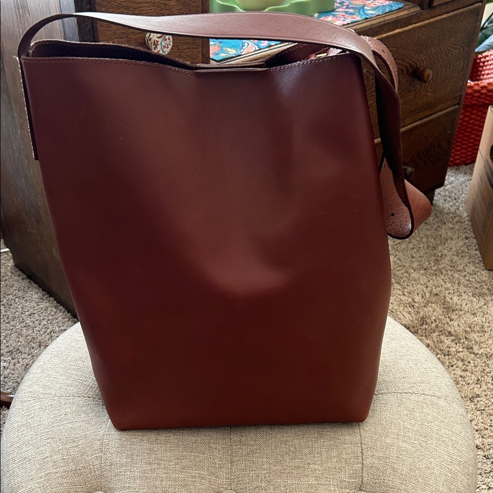 Madewell Essential Bucket Tote in Warm Cinnamon—Like New—13”W x 14”H